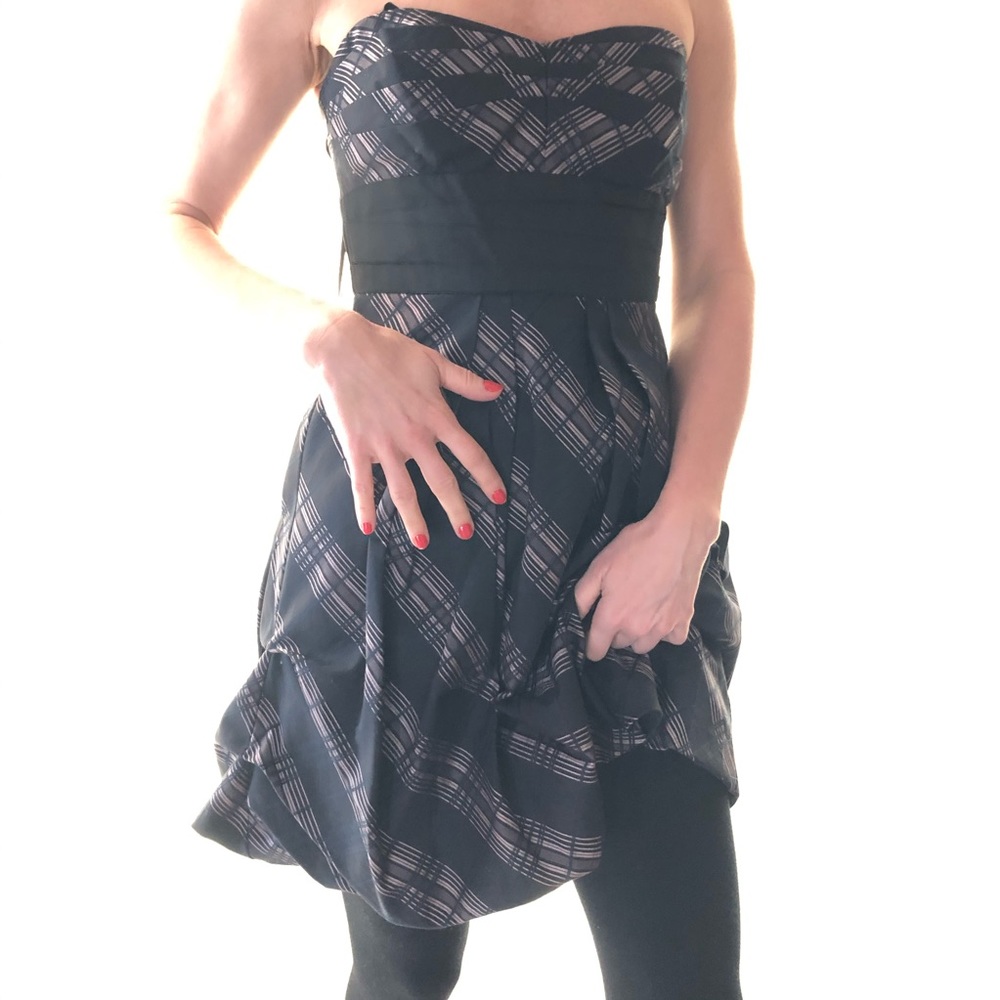 BCBG sleeveless sweetheart neck party or prom dress
